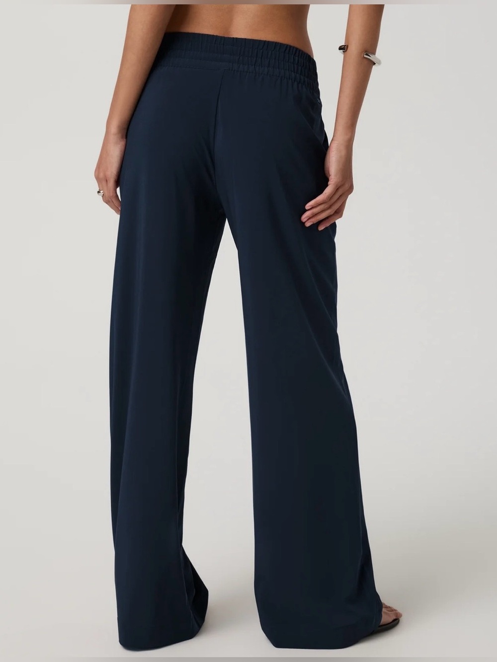 Vuori Women’s Villa Wideleg Pant Ink Navy VW4047 Medium - Picture 3 of 7